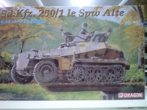 画像1: ドラゴン 1/35 6117 独　軽装甲兵員輸送車　Ｓｄ．ｋｆｚ．250/1　ｌｅ　Ｓｐｗ　Ａｌｔｅ